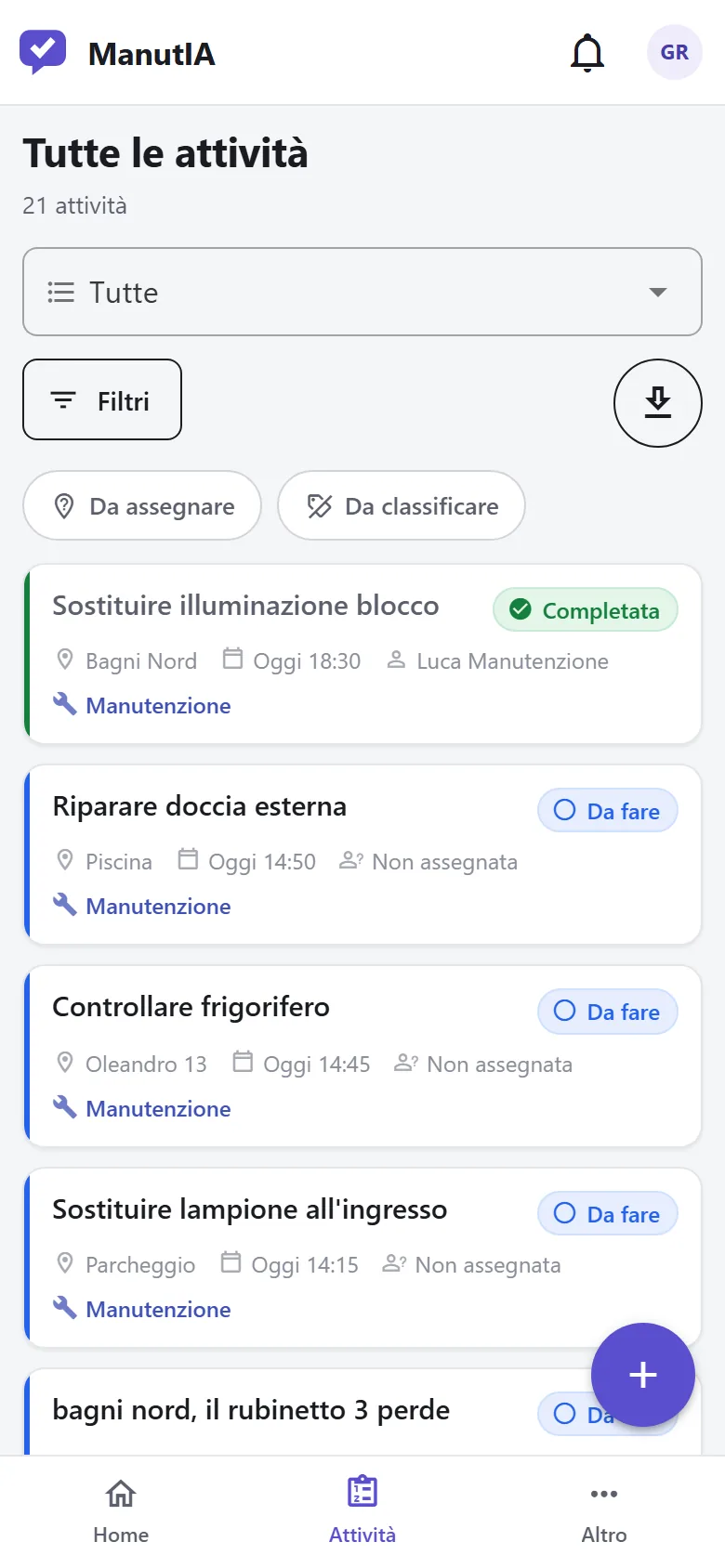 Elenco delle attività con stato, risorsa e assegnatario, su schermo di telefono